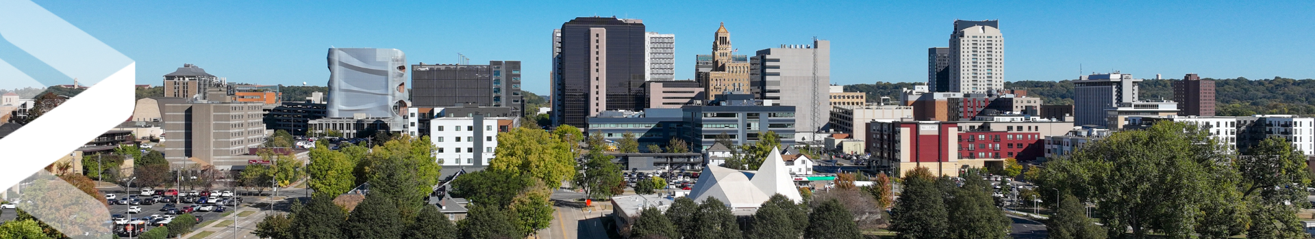 skyline of rochester on a clear blue skied day